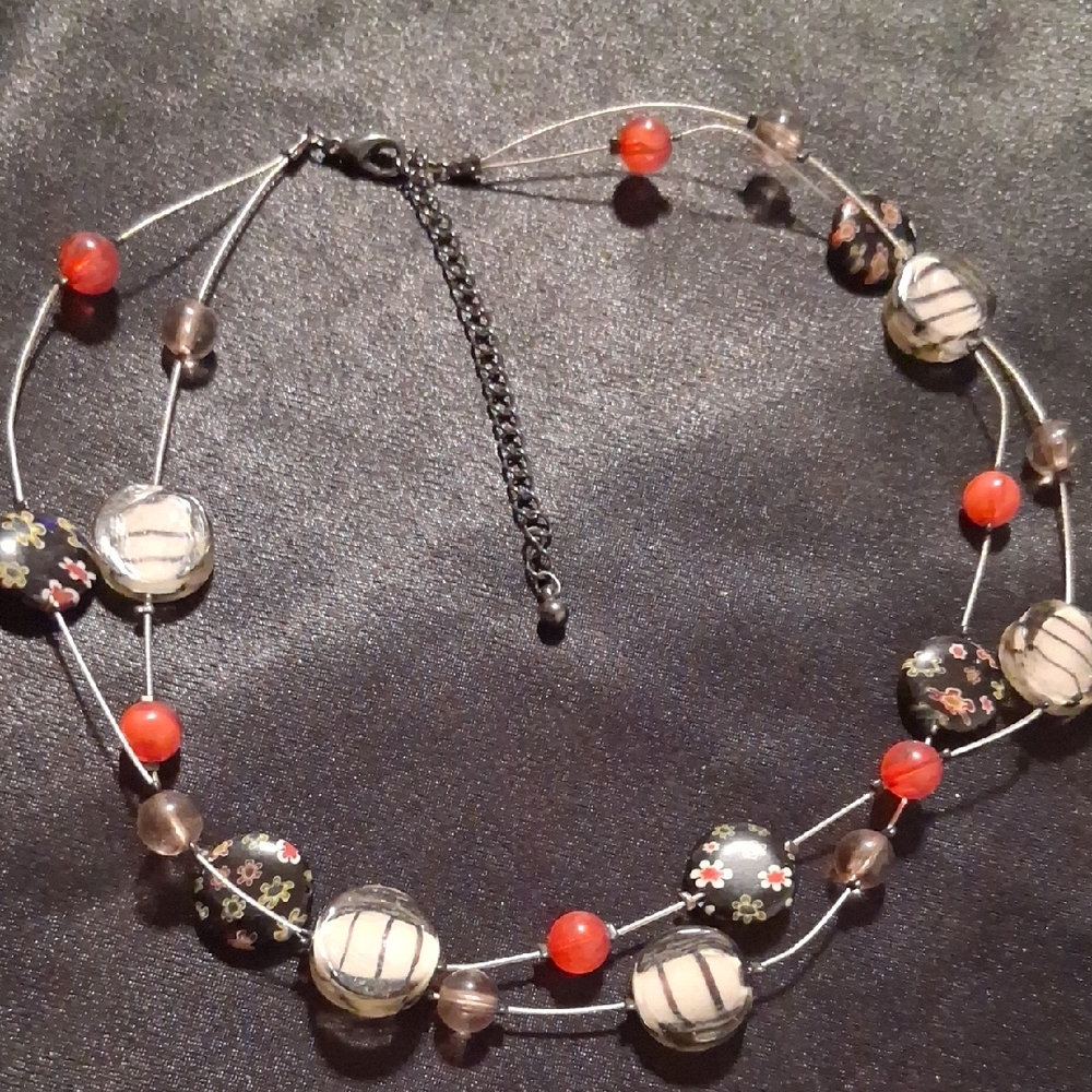 Chic Floral Beaded Necklace with Red and Black Accents